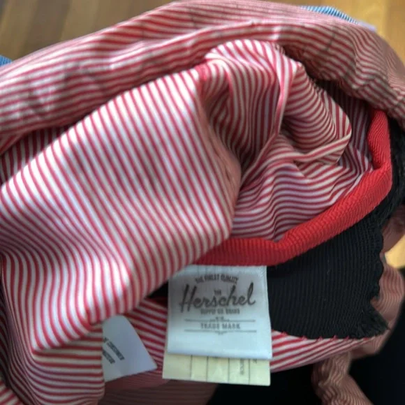 🎒Herschel Retreat blue backpack with striped lining and brown leather trim. - Picture 12 of 12